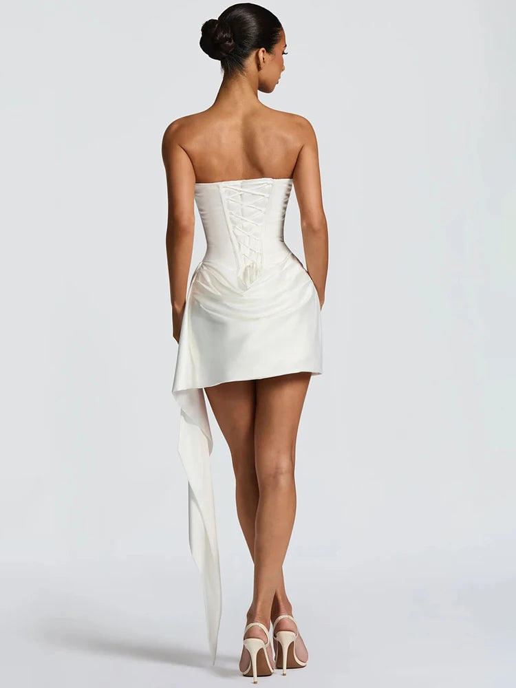 Vestido Curto sem Alças com Corpete