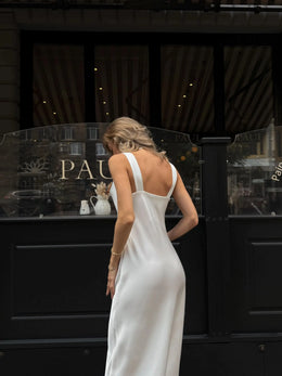 Vestido Comprido Acetinado com Costas Descobertas — Branco