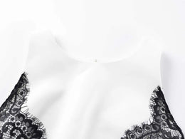 Vestido Longo Branco com Decote Halter e Renda