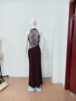 Vestido Curto Branco de Renda com Gola Alta