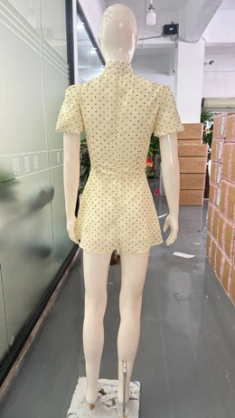 Vestido Curto de Bolas com Mangas Balão