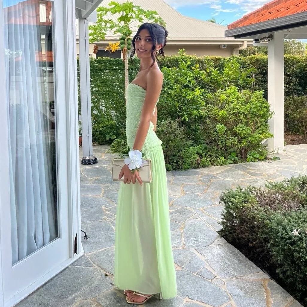 Vestido Comprido Bordado sem Alças