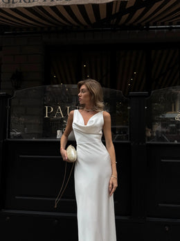 Vestido Comprido Acetinado com Costas Descobertas — Branco