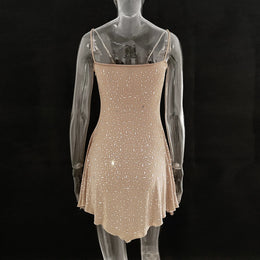 Vestido Curto com Brilho e Pedrarias