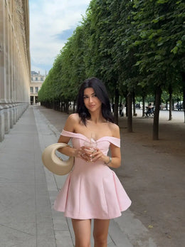 Vestido Curto Rosa de Ombros Descobertos