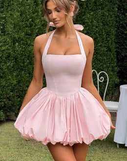 Vestido Curto Vermelho com Corpete e Decote Halter