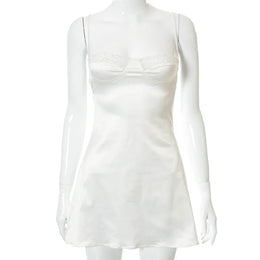 Vestido Curto de Cetim com Renda e Costas Descobertas