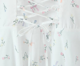 Vestido Curto com Corpete de Renda e Botões