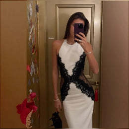 Vestido Longo Branco com Decote Halter e Renda
