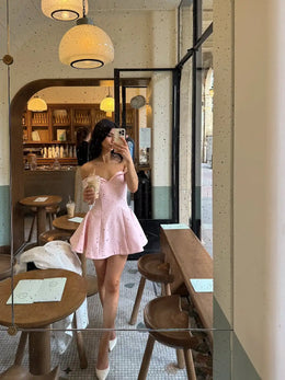 Vestido Curto Rosa de Ombros Descobertos