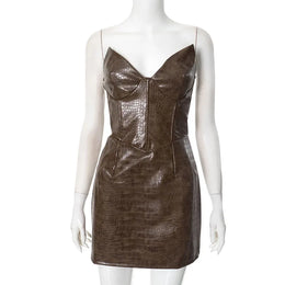 Vestido Curto com Efeito Couro e Decote sem Alças