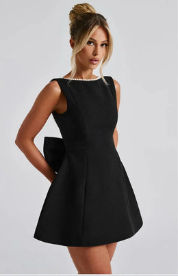 Vestido Curto com Laço e Pérolas — Rosa