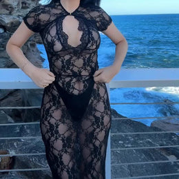 Vestido Longo com Renda e Decote em V