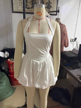 Vestido Curto Vermelho com Corpete e Decote Halter