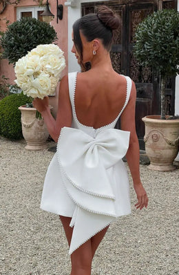 Vestido Curto com Laço e Pérolas — Preto