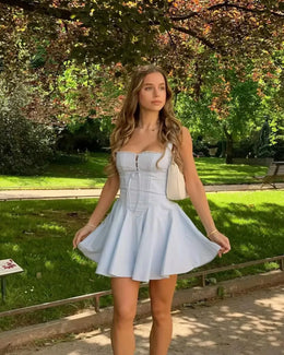 Vestido Curto com Corpete de Renda e Botões
