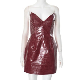 Vestido Curto com Efeito Couro e Decote sem Alças