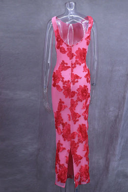 Vestido Curto Bordado com Costas Descobertas