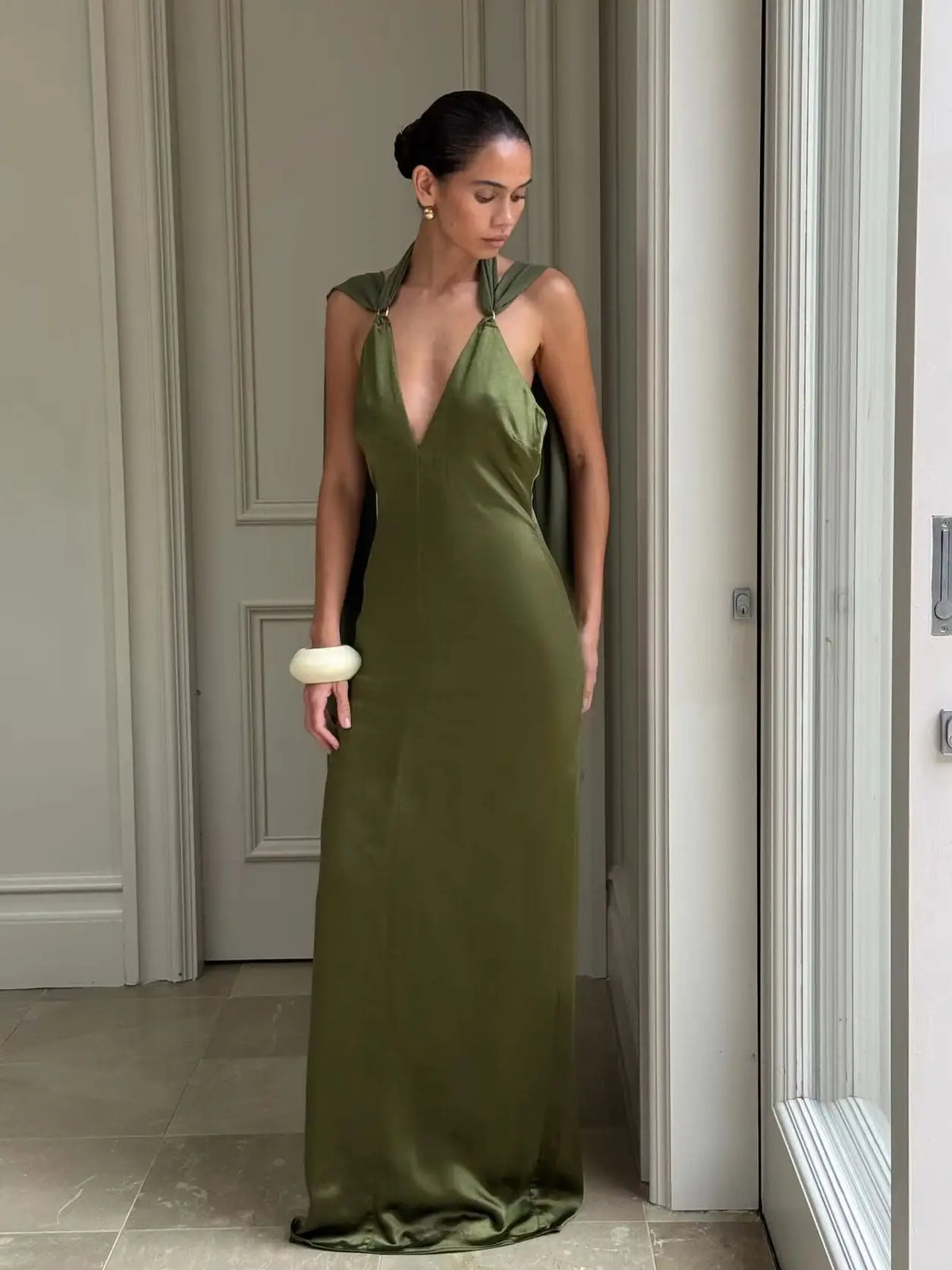 Vestido Comprido Verde de Cetim com Laço