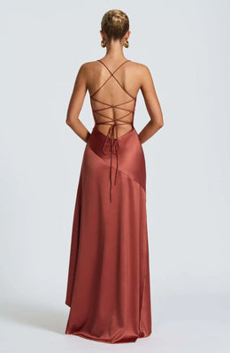 Vestido Comprido Acetinado com Folhos