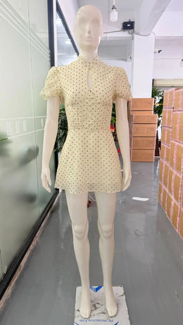 Vestido Curto de Bolas com Mangas Balão