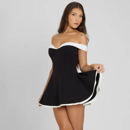 Vestido Curto Rosa de Ombros Descobertos