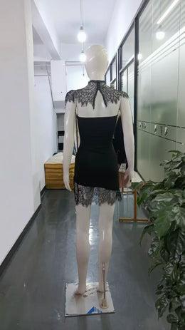 Vestido Curto de Renda com Gola Alta — Modelo B