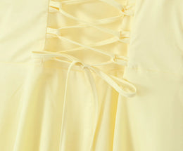 Vestido Curto com Corpete de Renda e Botões