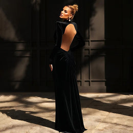Vestido Comprido de Malha com Gola Alta e Costas Descobertas