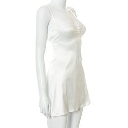 Vestido Curto de Cetim com Renda e Costas Descobertas