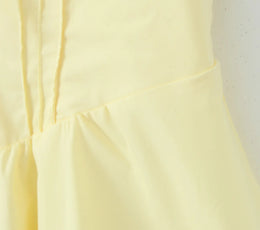 Vestido Curto com Corpete de Renda e Botões