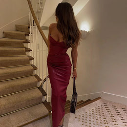 Vestido Comprido Vermelho com Efeito Couro e Corpete
