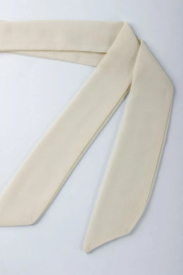 Vestido Curto de Chiffon com Decote Halter