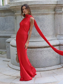 Vestido Comprido Acetinado com Costas Descobertas — Modelo Multicolorido