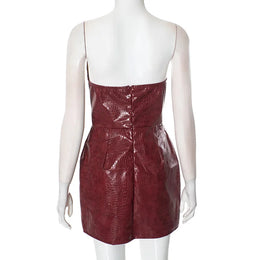 Vestido Curto com Efeito Couro e Decote sem Alças
