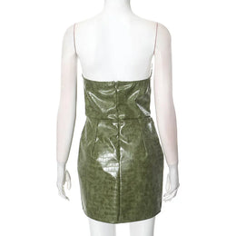 Vestido Curto com Efeito Couro e Decote sem Alças
