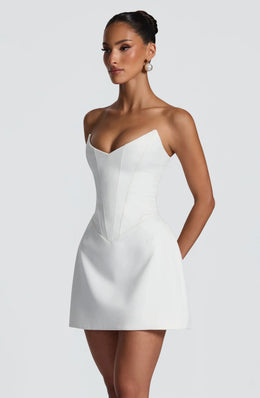 Vestido Curto Branco sem Alças com Corpete