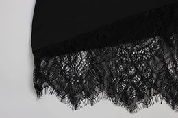 Vestido Curto de Renda com Gola Alta — Modelo B
