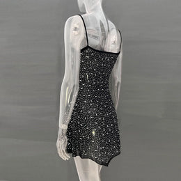 Vestido Curto com Brilho e Pedrarias