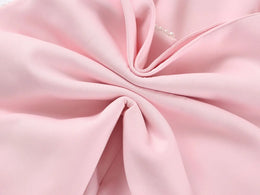 Vestido Curto com Laço de Pérolas e Costas Descobertas