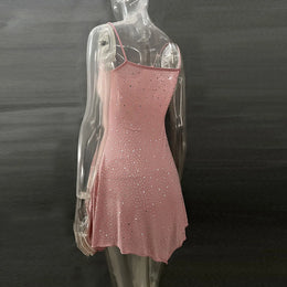Vestido Curto com Brilho e Pedrarias