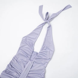 Vestido Comprido com Decote Halter e Costas Descobertas — Bordô