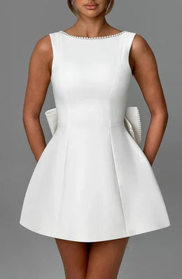 Vestido Curto com Laço e Pérolas — Preto