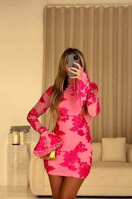 Vestido Curto Bordado com Costas Descobertas