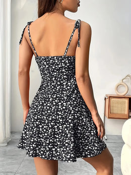 Vestido Curto Floral com Alças Finas