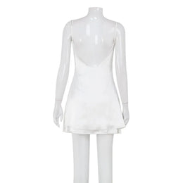 Vestido Curto de Cetim com Renda e Costas Descobertas