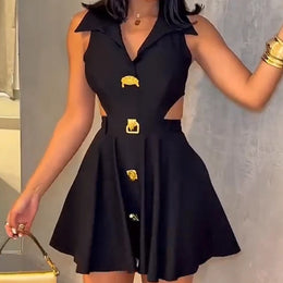 Vestido Curto Plissado com Gola e Botões