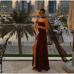 Vestido Comprido sem Alças com Tule