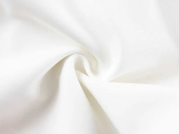 Vestido Longo Branco com Decote Halter e Renda