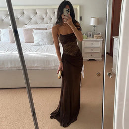 Vestido Comprido de Um Ombro com Renda